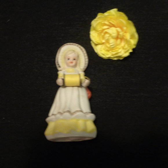 VINTAGE 1970S PRETTY OLD FASHIONED THREAD GIRL - Picture 2 of 5
